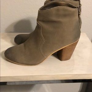 Taupe ombré ankle booties